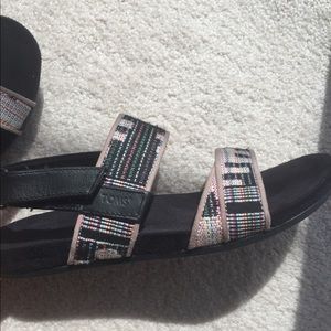 Tom’s shoes Tierra sandal black tribal woven size9